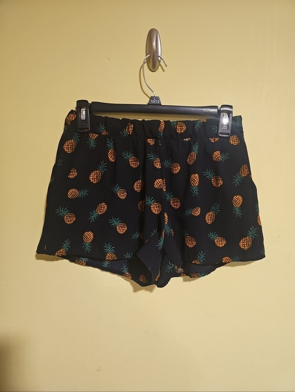Miss Daisy Juniors Size Small Pineapple Print Black Shorts Elastic Waist Cute!
